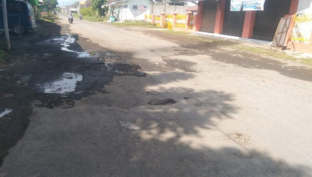 Kondisi jalan Jangkar Situbondo. (Khoirul Rizal/RadarSitubondo.id)