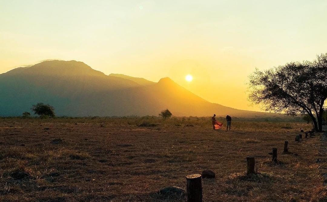 Sunset di Baluran Situbondo. (Khoirul Rizal/RadarSitubondo.id)
