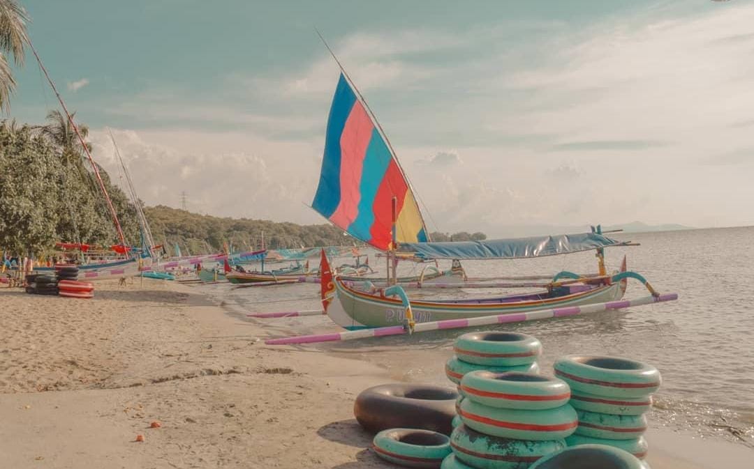 Pasir Putih Situbondo. (Khoirul Rizal/RadarSitubondo.id)