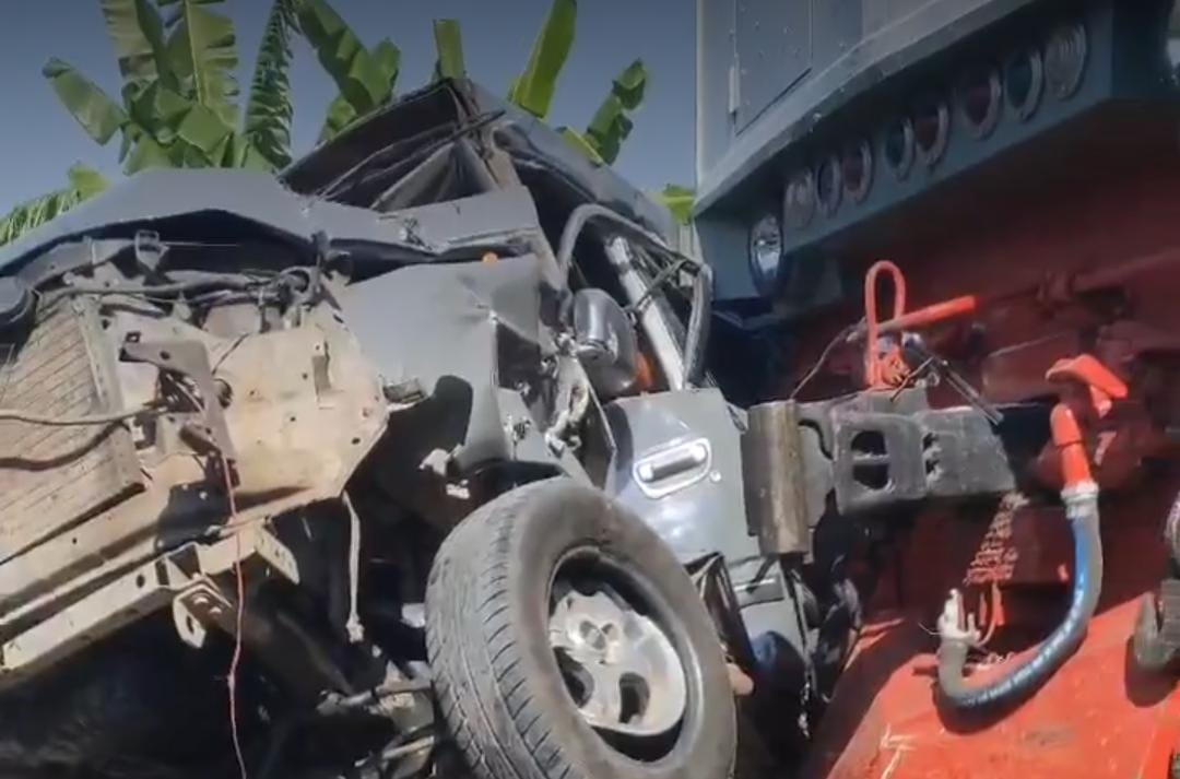 Kereta tabrak mobil di Pasuruan/ X