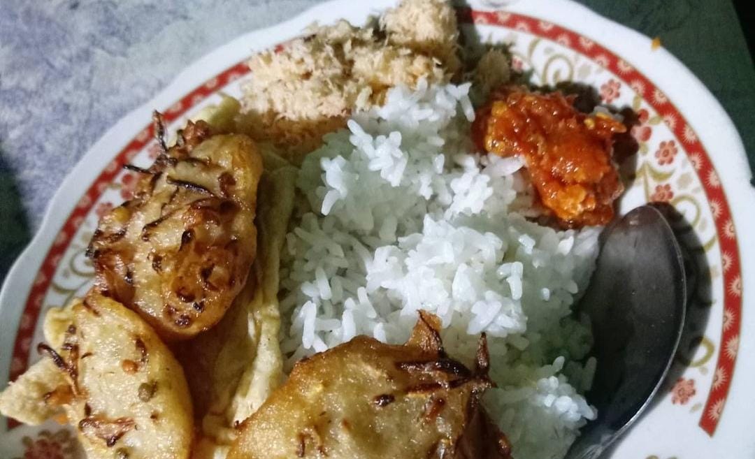 Seporsi nasi kolhu. (Khoirul Rizal/RadarSitubondo.id)