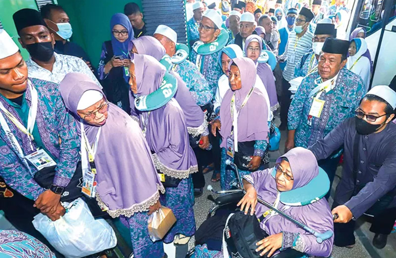 Ilustrasi pemberangkatan jamaah haji. (Allex Qomarulla/Jawa Pos)