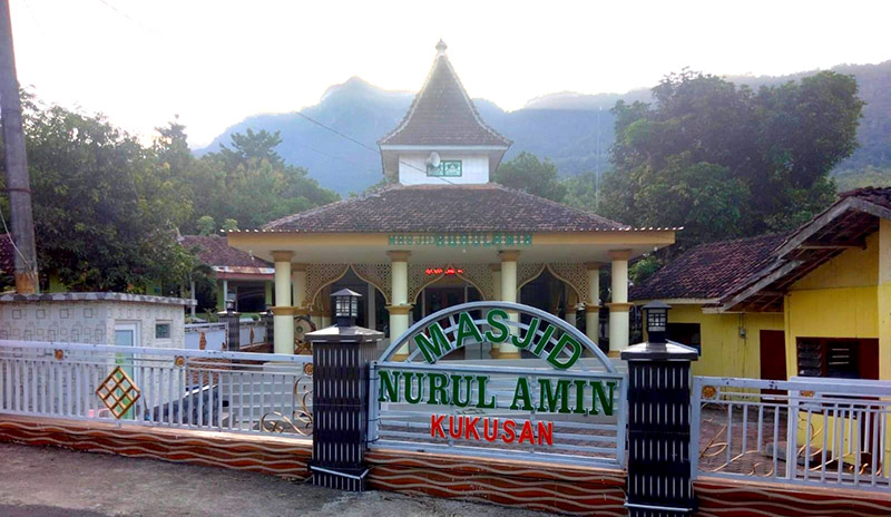 TAK AMAN: Masjid Nurul Amin di Dusun Deriguh, Desa Kukusan, Kecamatan Kendit, Situbondo.