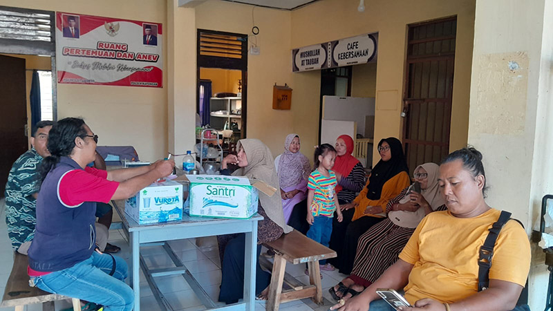 Sejumlah warga Seletreng, Situbondo, mempertanyakan raskin yang diduga diselewengkan kadus setempat.
