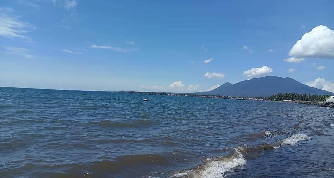 Pantai Lebuk di Situbondo. (Khoirul Rizal/RadarSitubondo.id)