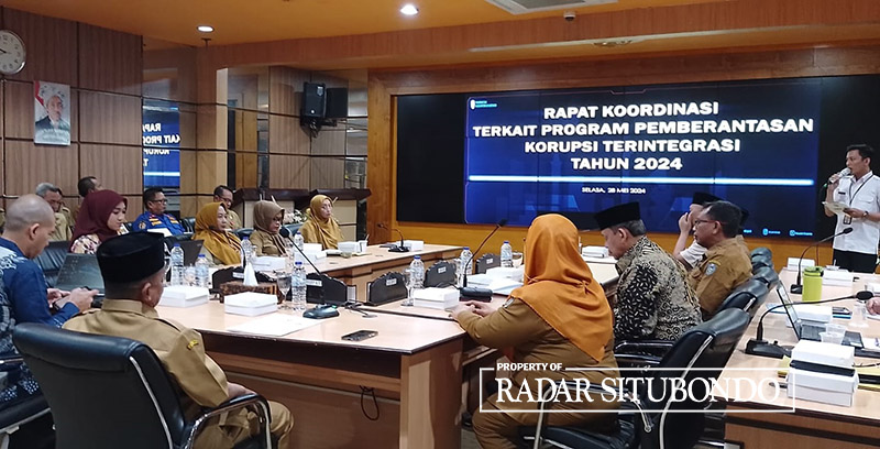 PREVENTIF: Suasana rapat koordinasi pencegahan korupsi di ruang IR Kantor Pemkab Situbondo, Kelurahan Patokan, Kecamatan Kota, Selasa (28/5).