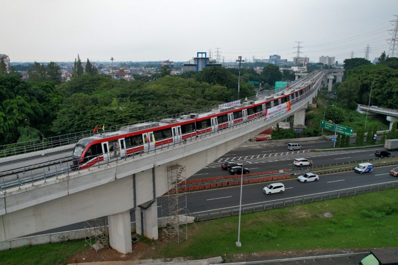 Sarana LRT Jabodebek yang mulai menggunakan tarif normal per 1 Juni 2024.
