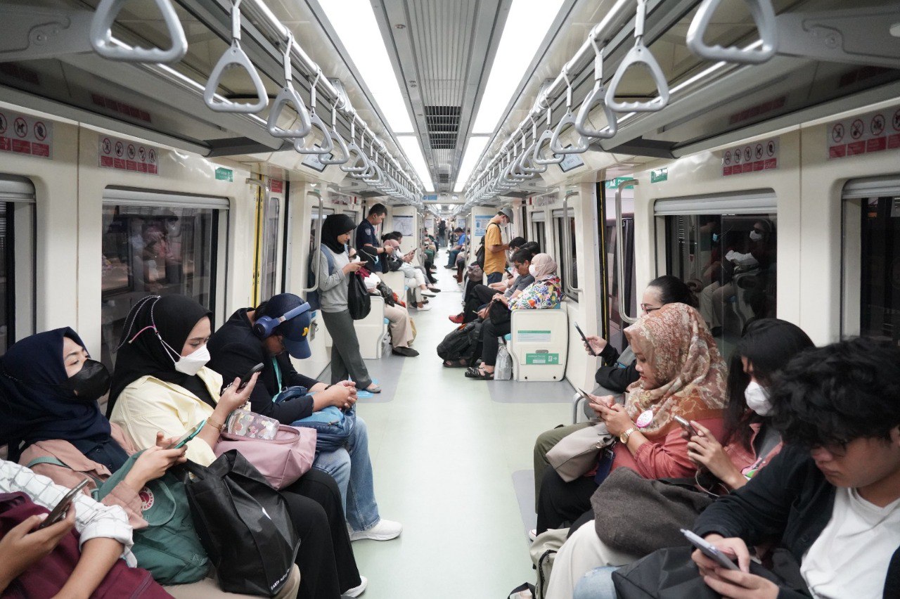 Penumpang LRT Jabodebek menyentuh rekor tertinggi sejak awal beroperasi.