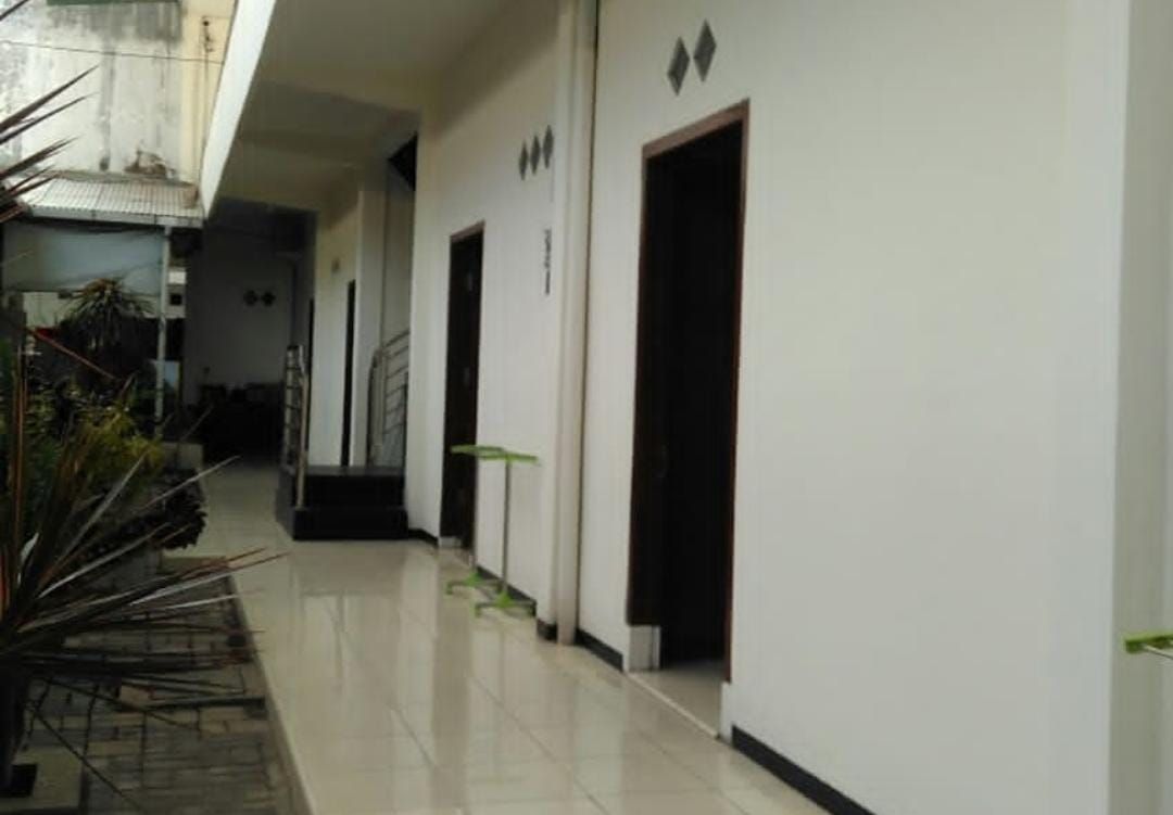 Suasana Losmen Surabaya. (Khoirul Rizal/RadarSitubondo.id)