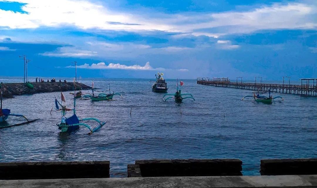 Salah satu wisata pantai di Situbondo, Pantai Blitok.