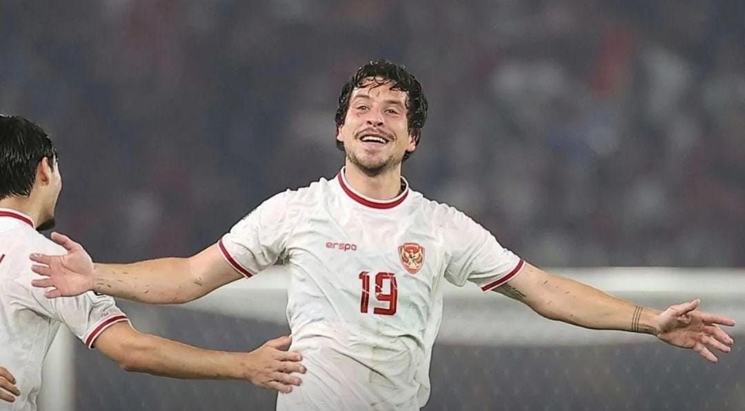 Thom Haye merayakan gol ke gawang Filipina.