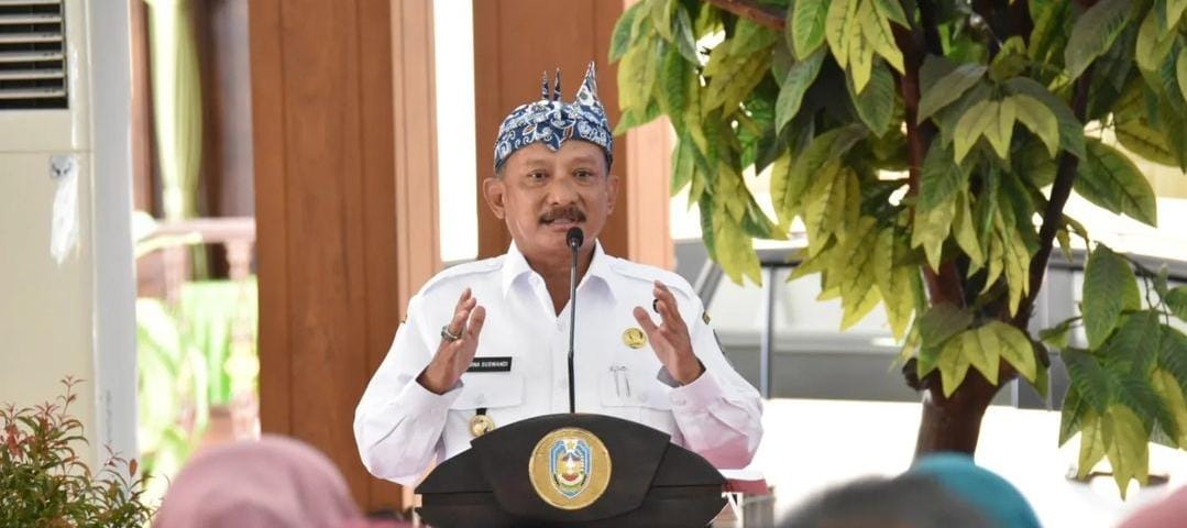 Bupati Situbondo Karna Suswandi.