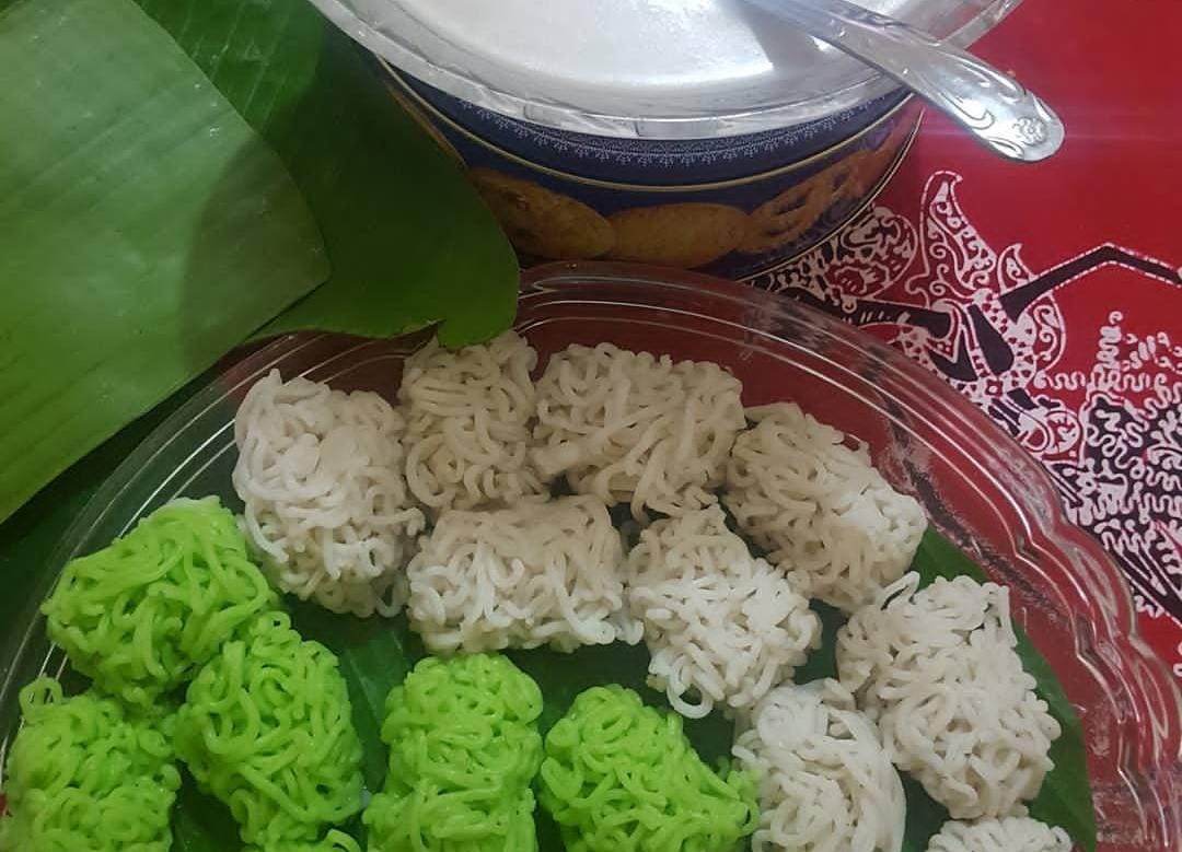 Jajanan pattola.