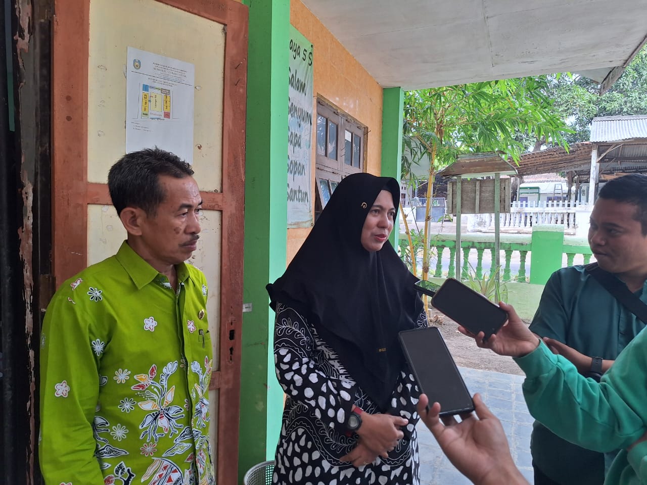 Klarifikasi kepala SD Situbondo yang siswanya viral.