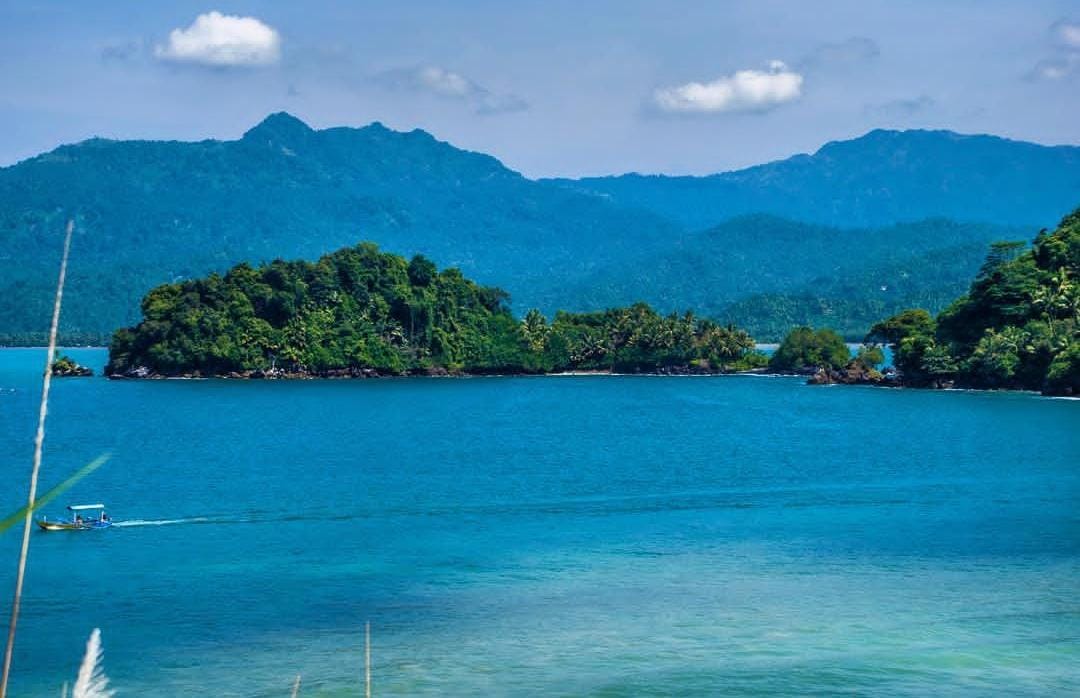 Pantai Prigi di Kabupaten Trenggalek, Jawa Timur.