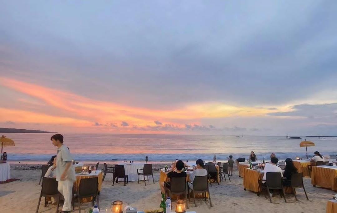Suasana Pantai Jimbaran.