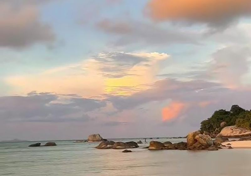 Pantai Teluk Love Jember.