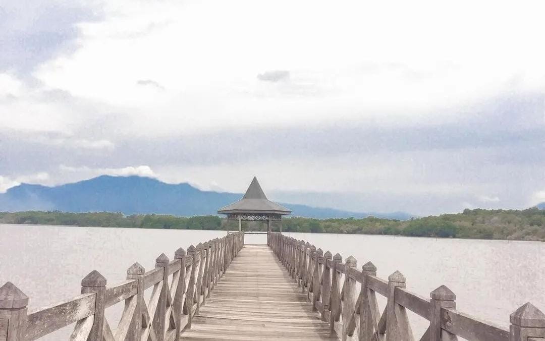 Wisata Pantai Bentar Probolinggo.