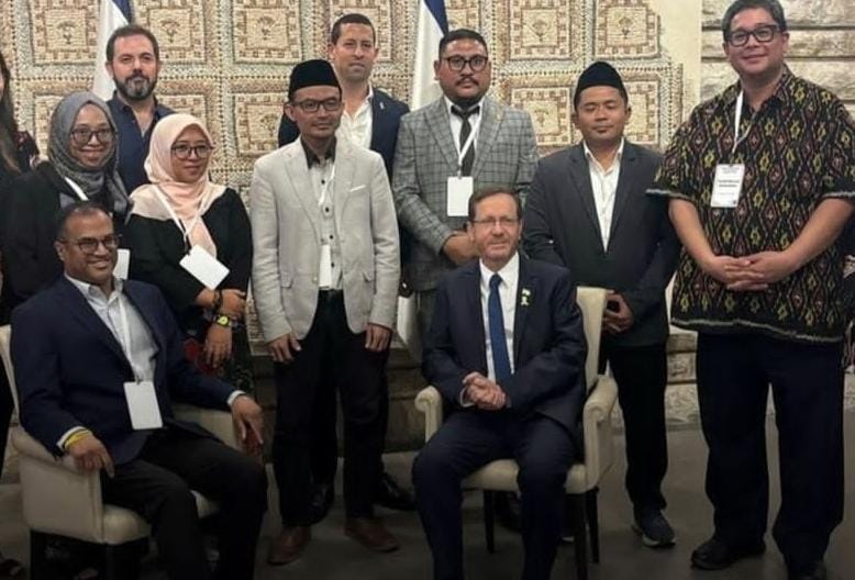 Nahdliyin yang foto dengan Presiden Israel.