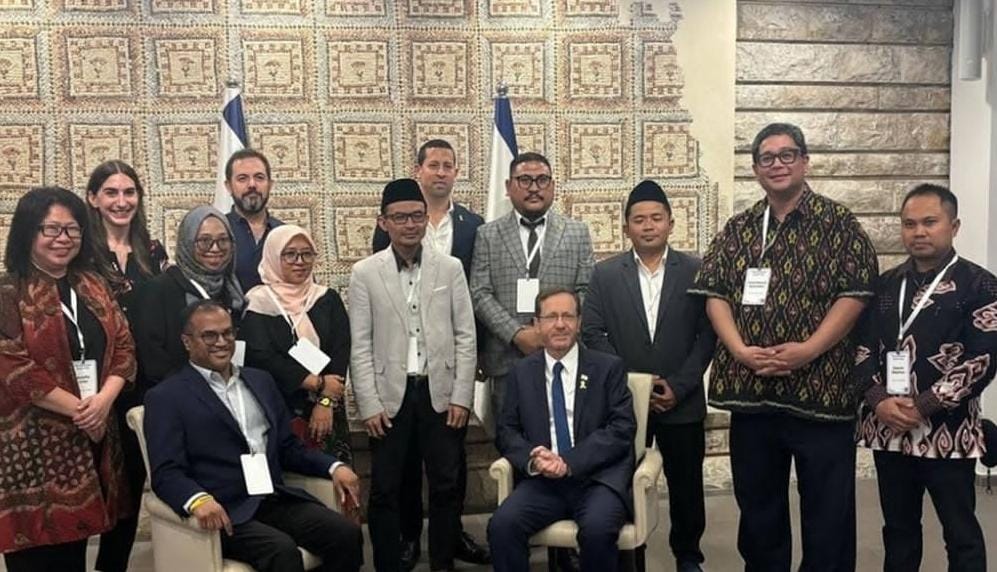 Kader NU yang berfoto dengan Presiden Israel.