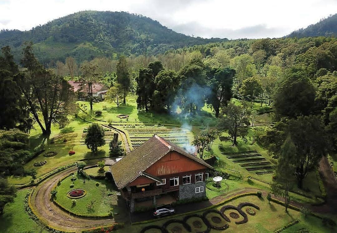 Wisata di kaki Gunung Ijen.