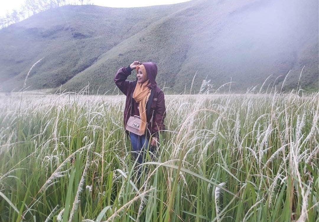 Pengunjung di Kawah Ilalang.