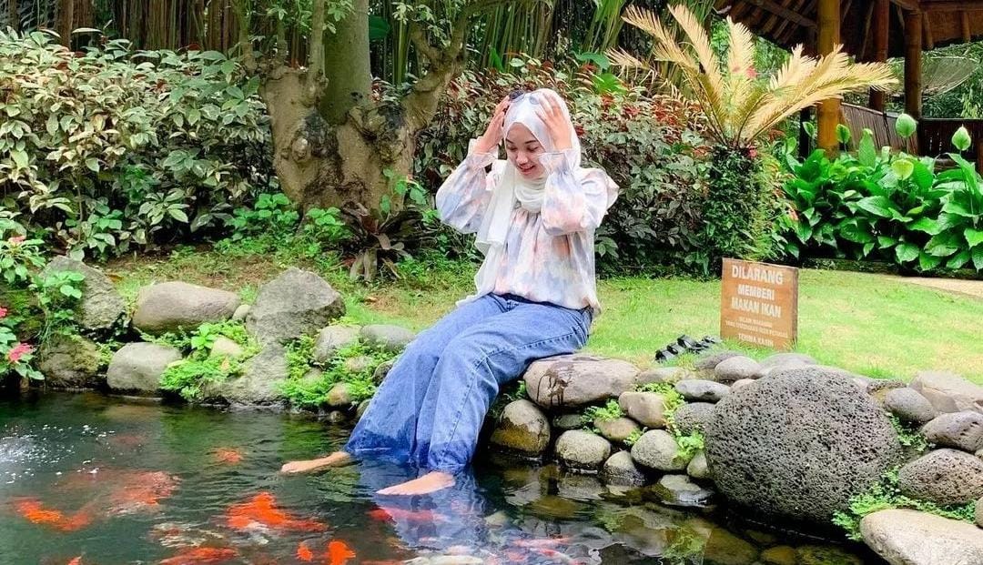 Pengunjung di Taman Botani.