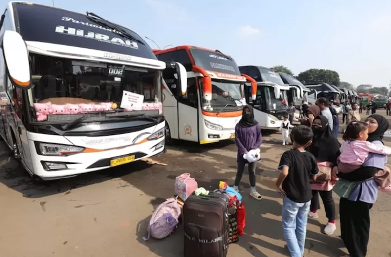 Ilustrasi penumpang hendak naik bus (Dok/JawaPos.com)