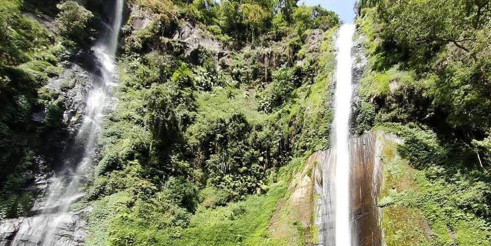 Air terjun Tancak Kembar di Bondowoso. (Khoirul Rizal/RadarSitubondo.id)