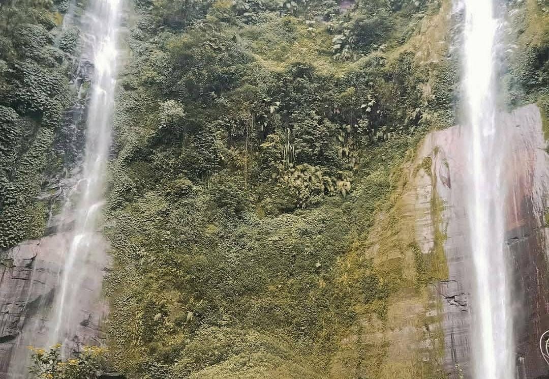 Air Terjun Tancak Kembar Bondowoso. (Khoirul Rizal/RadarSitubondo.id)