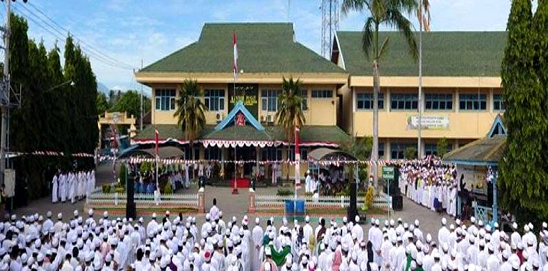 Santri Sukorejo saat mengikuti upacara 17 Agustus. (kemendikbud.go.id)