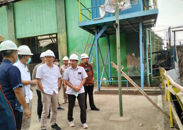 TURBA: Direksi PT SGN kunjungi PG Assembagoes saat musim giling tebu, di Desa Trigonco, Kecamatan Asembagus, belum lama ini.