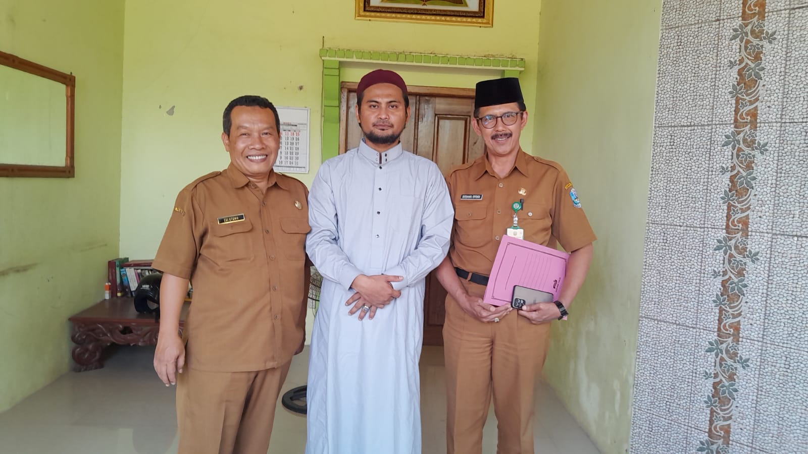 BERI DUKUNGAN: Dinas Pendidikan berkunjung ke Pondok Pesantren Nurus Sholeh, Desa Trebungan, Kecamatan Mangaran, Rabu (28/8).