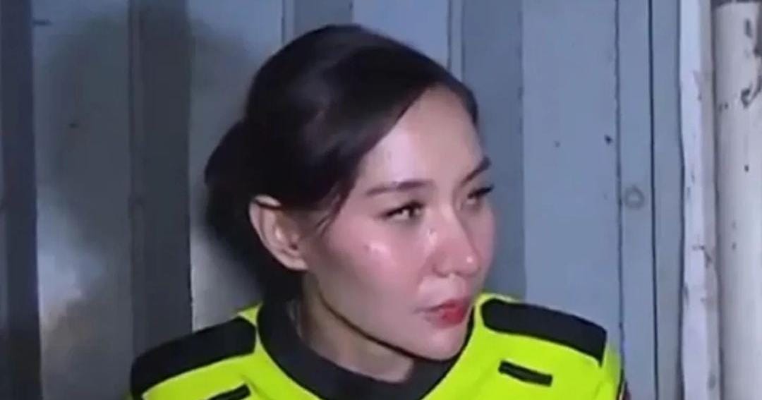 Polwan Viral. (tangkapan layar X)