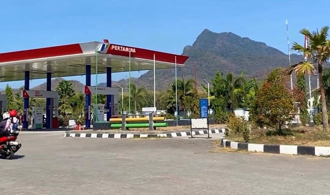 SPBU dengan view terindah di Situbondo. (Khoirul Rizal/RadarSitubondo)