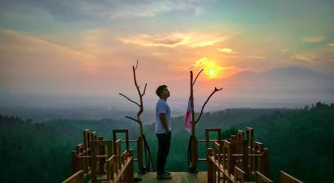 Bukit Mahadewa Bondowoso. (ig @nazendy)
