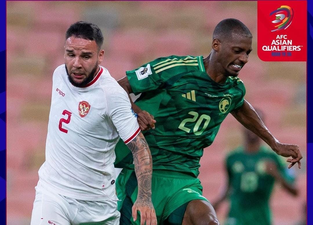Calvin Verdonk berduel dengan pemain Arab Saudi. (ig @afcasiancup)