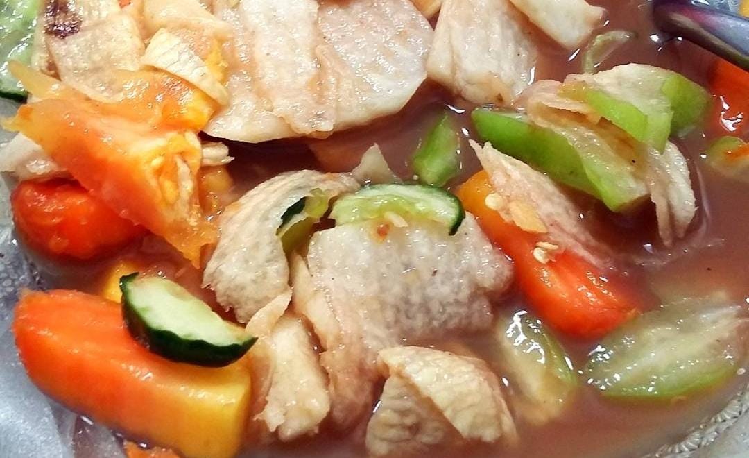 Rujak kuah pindang khas Bali. (Khoirul Rizal/RadarSitubondo.id)