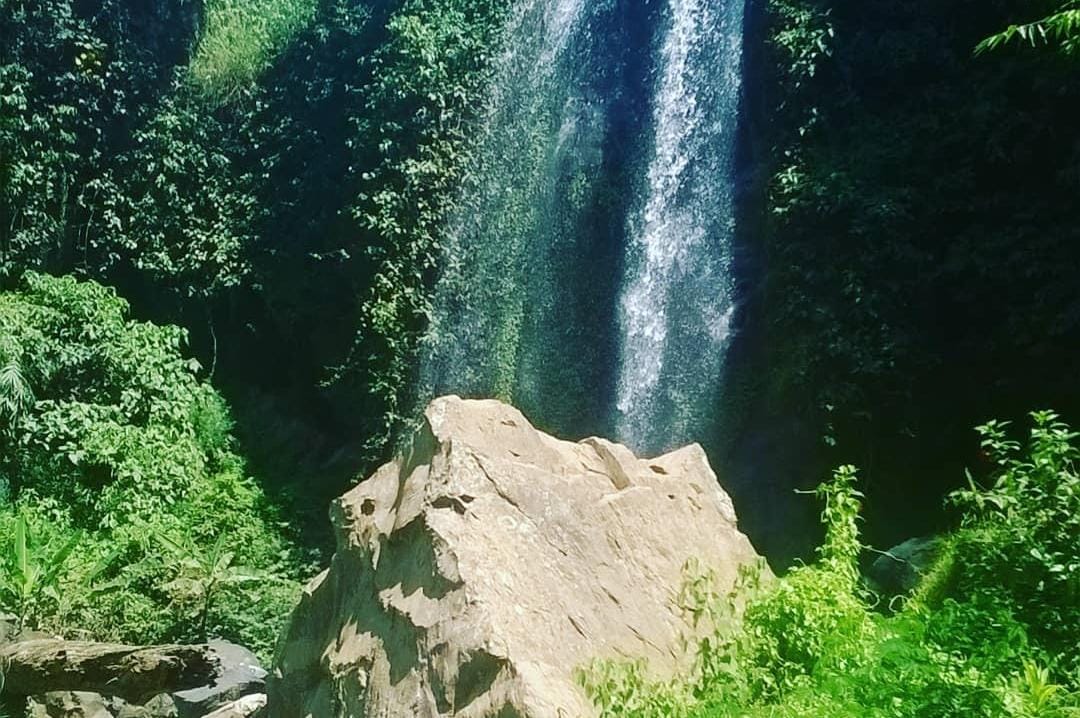 Air terjun Polo Agung Bondowoso. (Khoirul Rizal/RadarSitubondo.id)