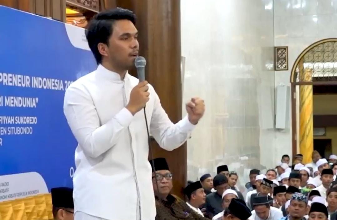 Thariq Halilintar saat memberikan motivasi di Pesantren Sukorejo. (doc s3_televisi)