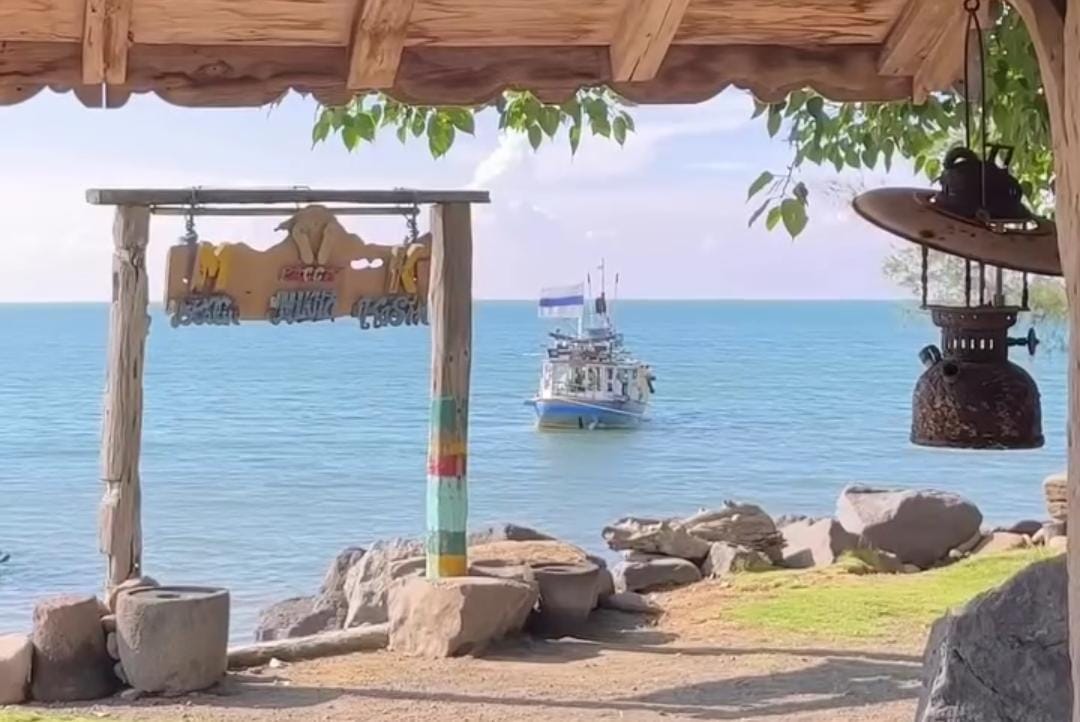 Pantai Muara Kasih Situbondo. (Khoirul Rizal/RadarSitubondo.id)