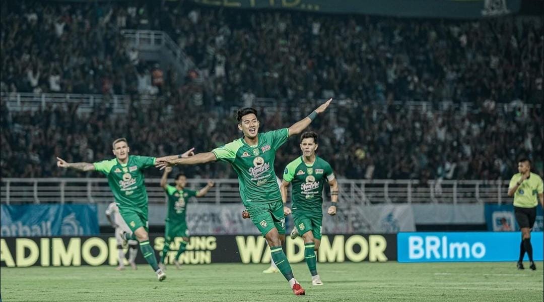 Malik Risaldi saat mencetak gol bersama Persebaya. (ig @malikrisaldi77)
