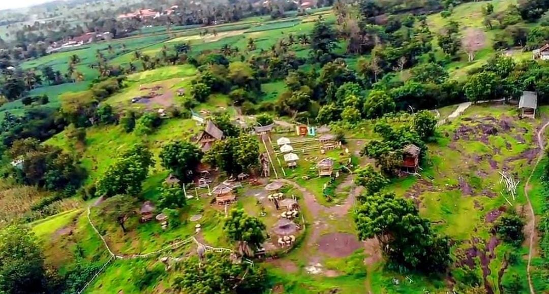Wisata Gunung Panceng dari atas ketinggian. (ig resmi @wisata.gunung.panceng)
