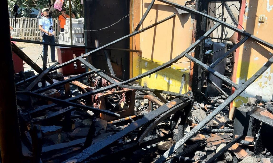 HANCUR: Kondisi rumah milik Amir, 56, warga Dusun Locancang, Desa Paowan, Kecamatan Panarukan,  Situbondo, paska kebakaran, Rabu (16/10).