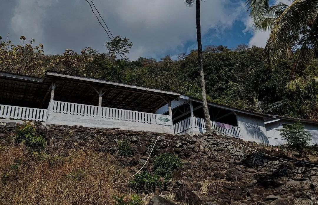 Makam di Gunung Ringgit. (Khoirul Rizal/RadarSitubondo.id)
