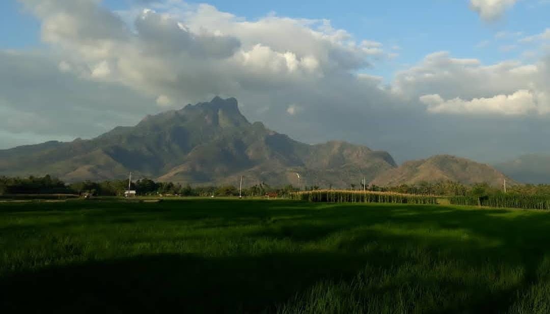 View Gunung Putri Tidur Situbondo. (Khoirul Rizal/RadarSitubondo.id)