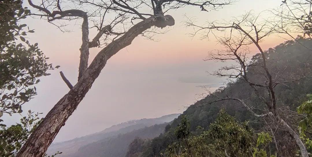 View puncak Putri Tidur SItubondo. (Khoirul Rizal/RadarSitubondo.id)