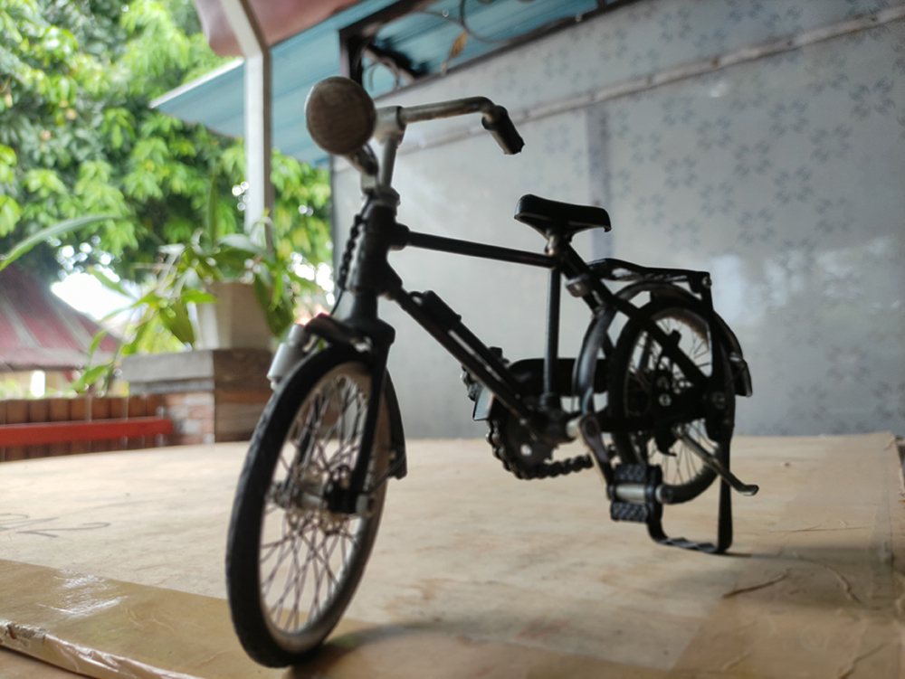 TIPE UNTA: Miniatur sepeda pancal model klasik.