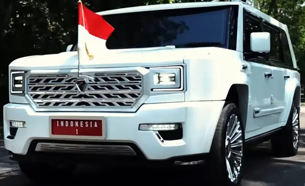 KARYA ANAK BANGSA: Kendaraan Kepresidenan MV3 Garuda Limousine buatan PT Pindad.