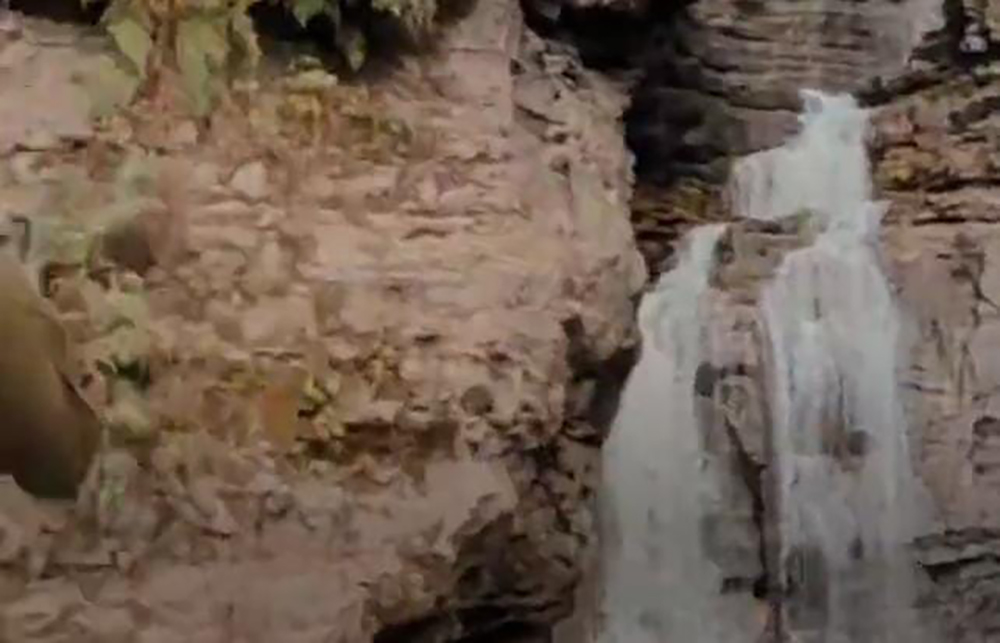 Air terjun Gentongan Bondowoso. (Khoirul Rizal/RadarSitubondo.id)